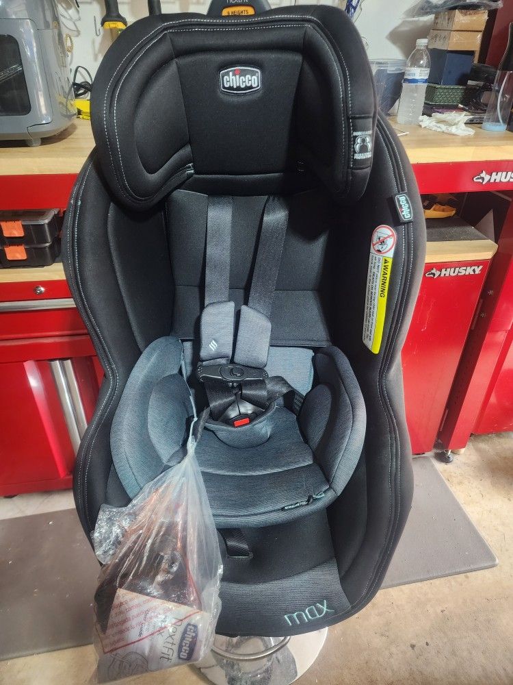 Chicco Nextfit Max Car Seat (4 n 1)