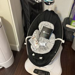 MamaRoo Swing
