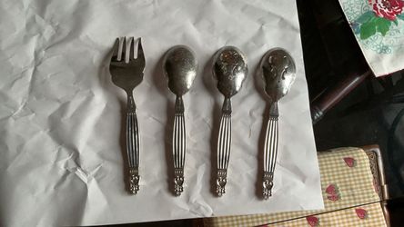 Vintage Wallace  silver plate serving pieces 4  pitted