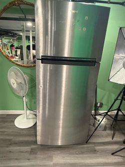 Stainless Steel Top-Freezer Refrigerator