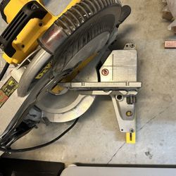 Dewalt Saw
