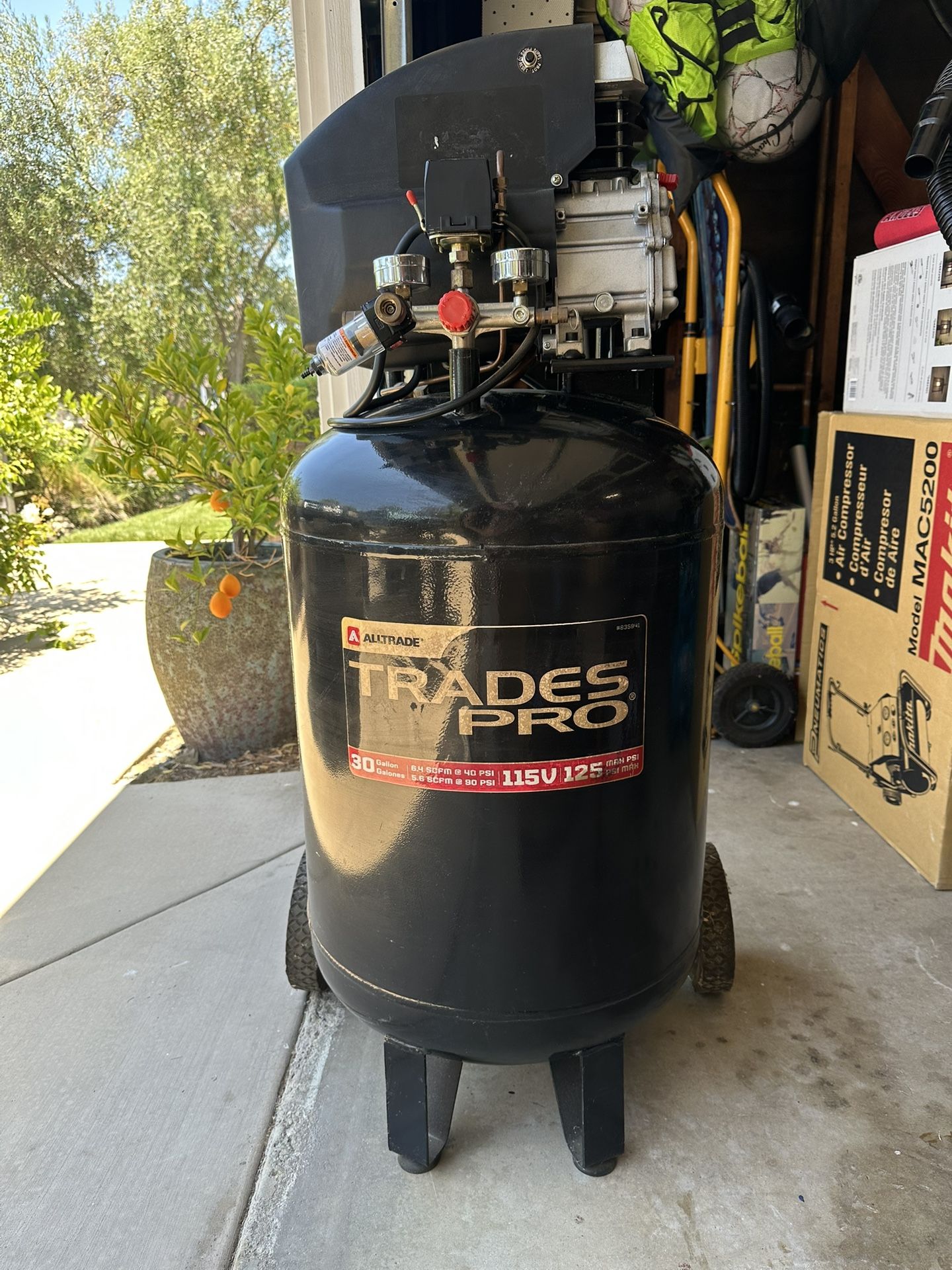 30 Gallon Air Compressor - Works Great