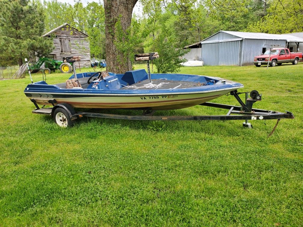 1986 Bayliner 17' bass boat & Trailer no motors HAVE TITLES for Sale in