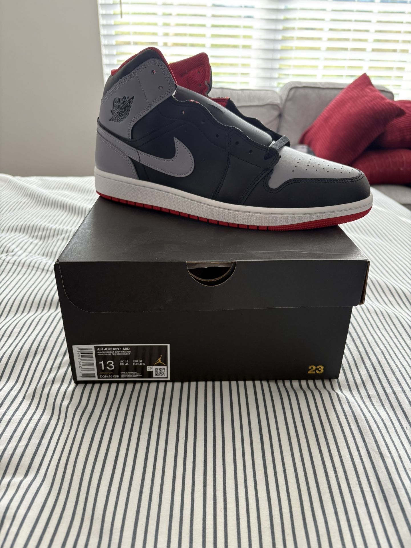 Men’s Jordan 1 Retro Mid Bred Shadow Size 13 $100