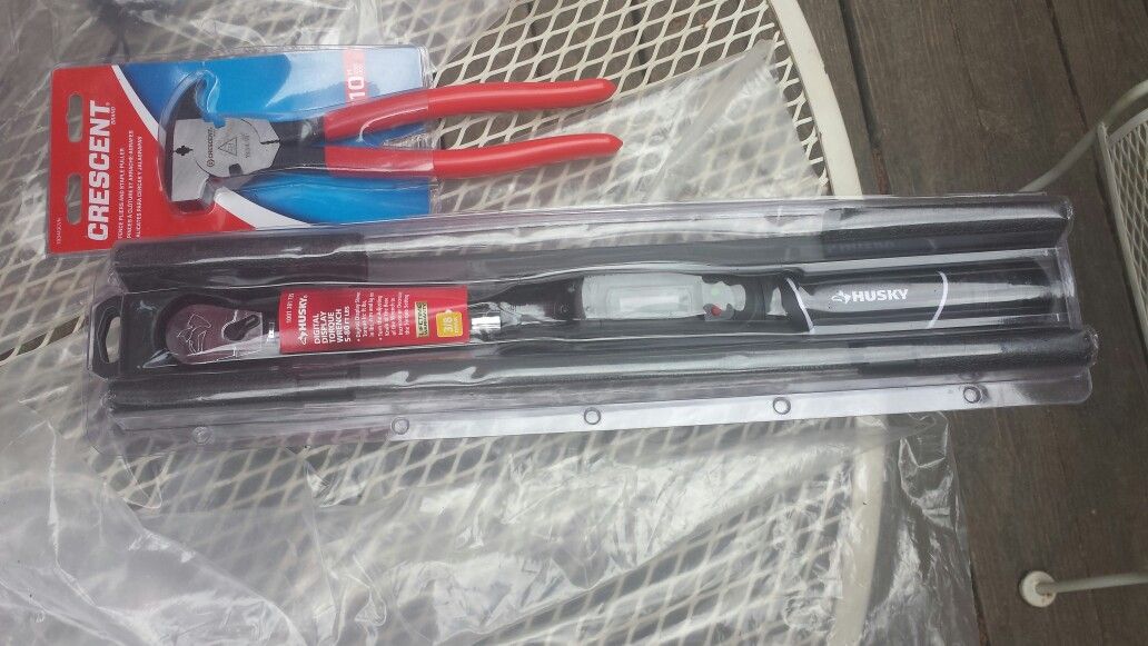 HUSKY PART # 1001 381 735 DIGITAL DISPLAY TORQUE WRENCH 5-80 FT LBS