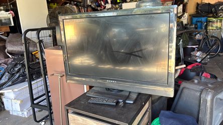 DYNEX REGULAR TV 30 1/2 by 20