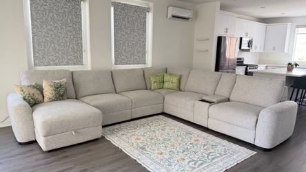 Like New Jerome's Luna Power Sectional Sofa – 7 Piece, Modular (Only 1.5 Months Old!)