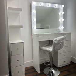 Small Glam Makeup Vanity 