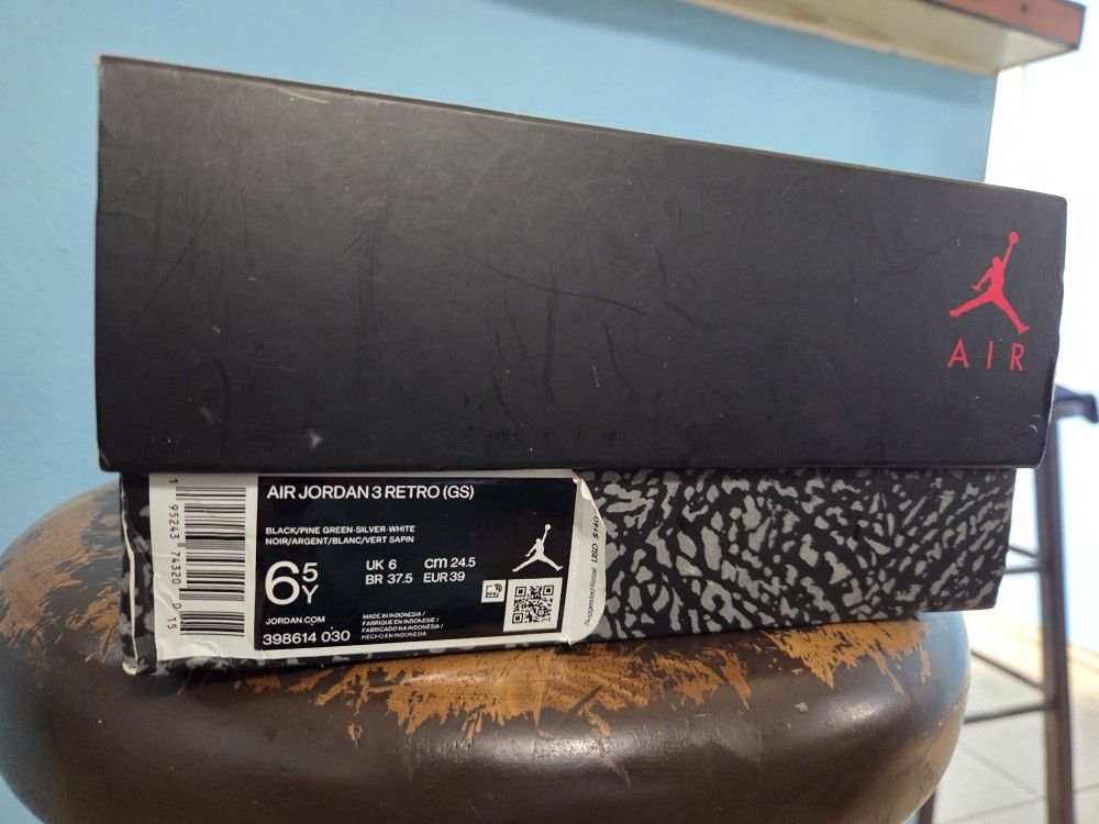 jordans retro 3 black pine green silver white size 6y