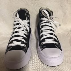CONVERSE WOMEN SIZE 7 NEW IN THE BOX
