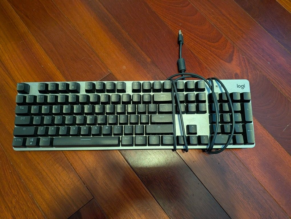 Logitech Wired Keyboard (Clicky)