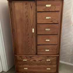 Armoire PICK UP 5/10/24 ONLY 8:30am-12pm