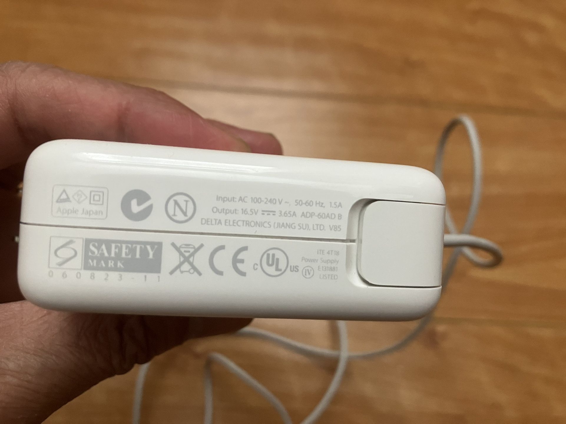 OEM APPLE 60W MAGSAFE AC POWER ADAPTER