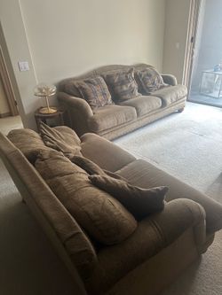 Super Comfortable Sofa & Loveseat Set – Good Condition!