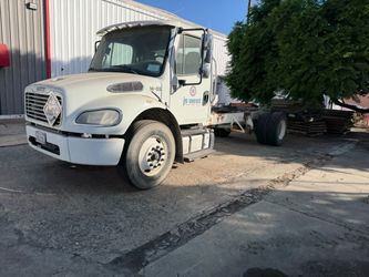 2015 freightliner with 275k miles Clean title