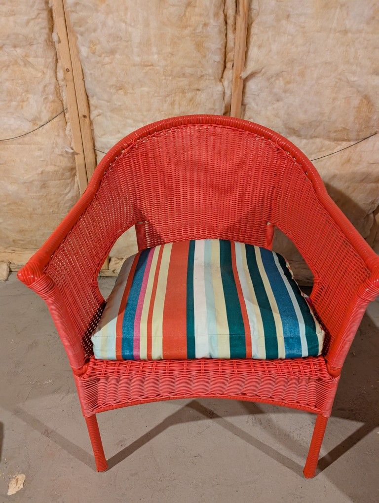 Wicker Patio Chair With Cushion