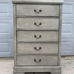 Dresser 