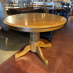 Round Pedestal Saloon Dining Table
