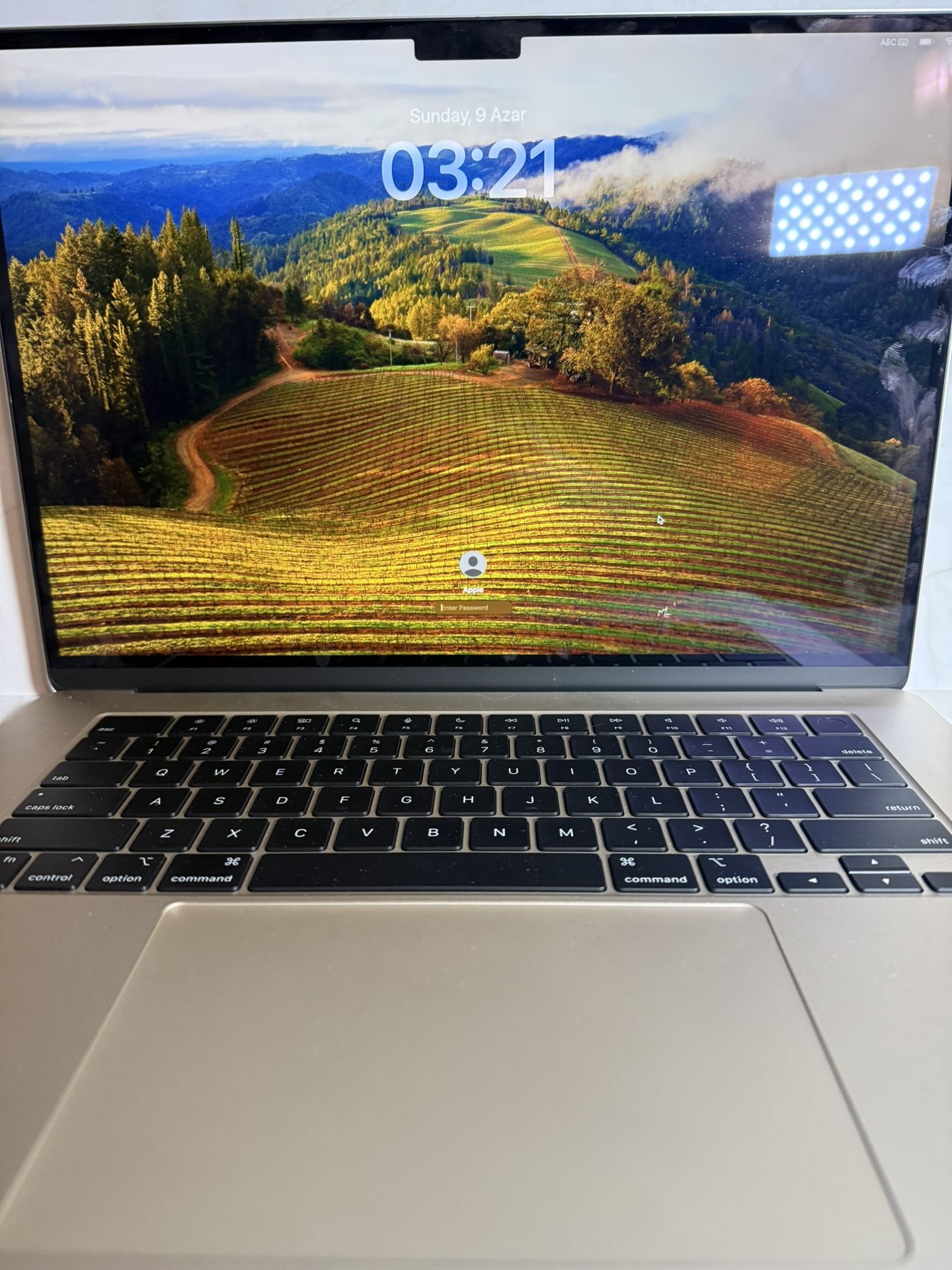 Starlight MacBook Air (2023) 15” M2 Chip With 16GB RAM 512GB SSD Used Authentic
