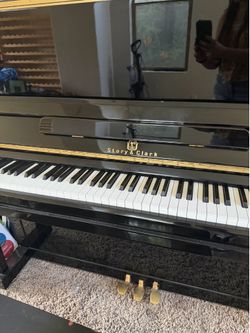 Story & Clark Piano