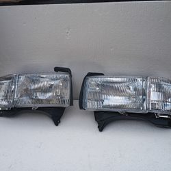 1994---2002 Dodge Ram 1500 Pair Of Headlights 
