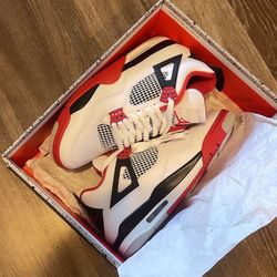 Brand New JORDAN Fire Red 4  SZ9.5 