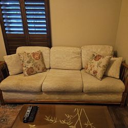 Wicker Pull Out Couch