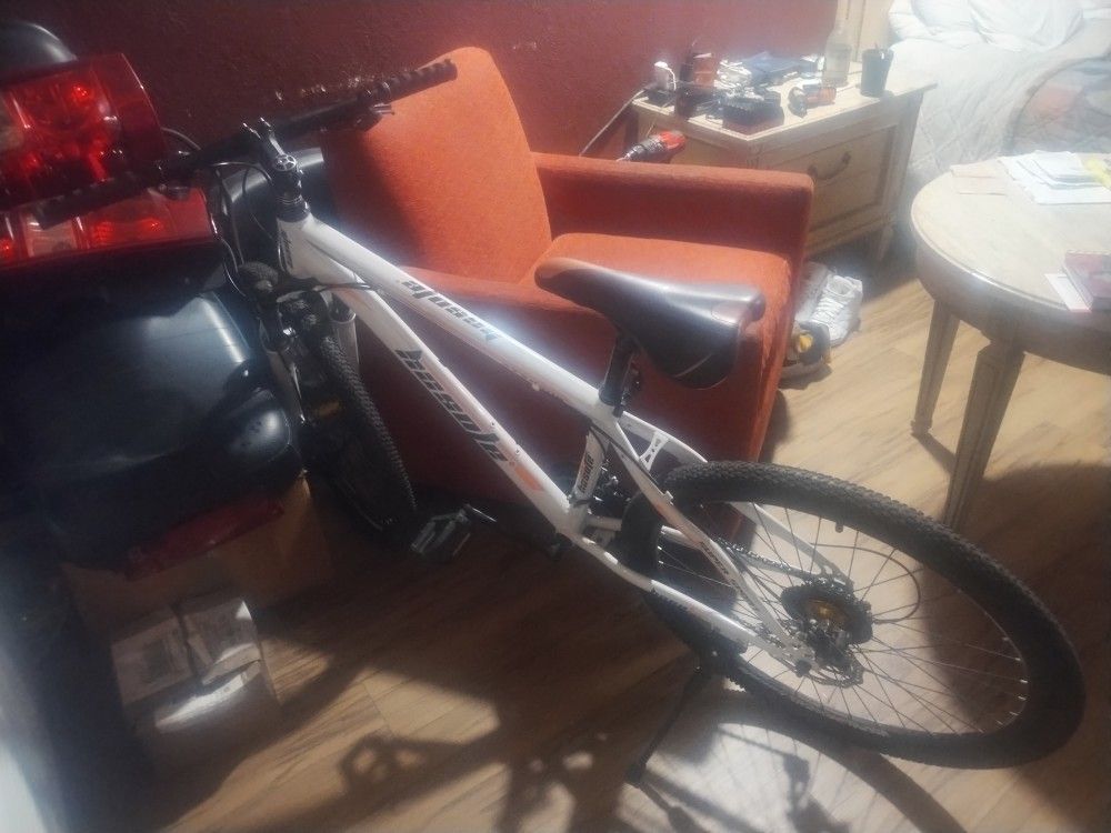 Brand New Hosote 26",21Speed, Mountain Bike .serial # AL20072850.