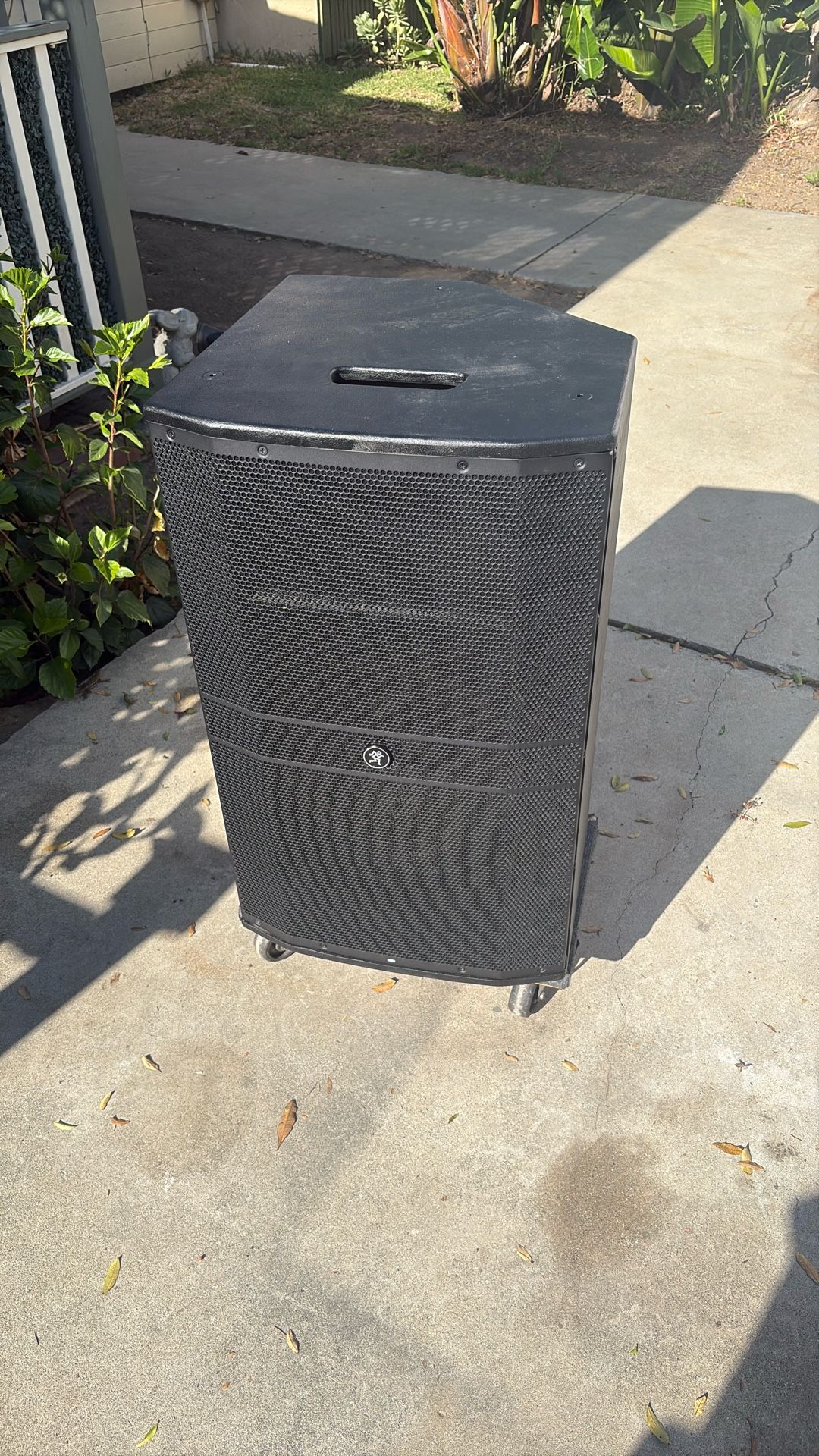 Mackie DRM 215 Self Powered Dj Or Band Speaker