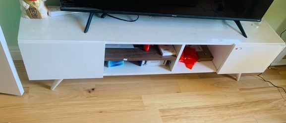 White TV cabinet