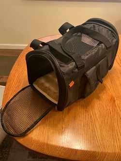 Soft-Sided Pet Carrier , by Prefer Pets 17x10x12 like new.!
