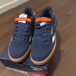 Reebok CLUB C REVENGE kids size 5  