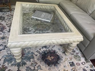 Beautiful Bernhardt Coffee Table, Like New