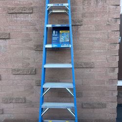 8 FEET FIBERGLASS LADDER 