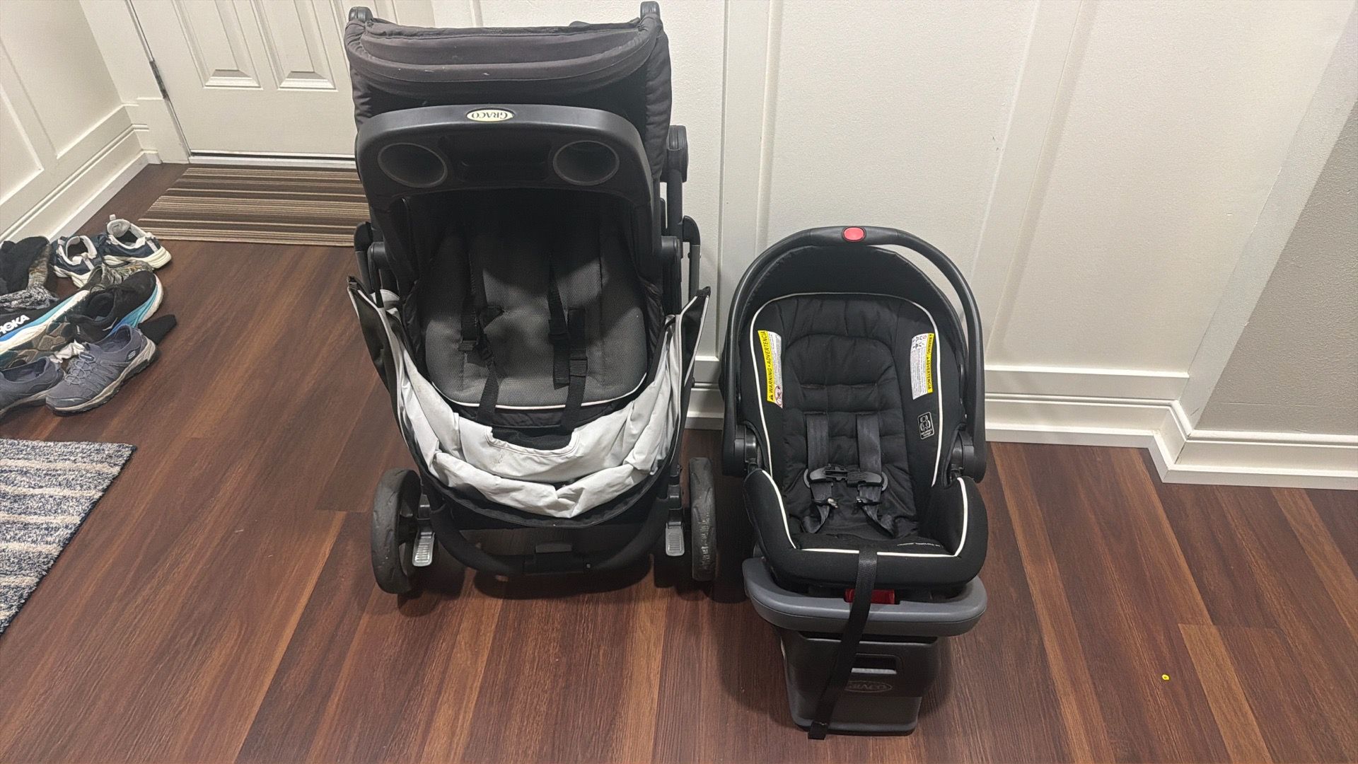GRACO SNUG FIT CARSEAT + STROLLER COMBO