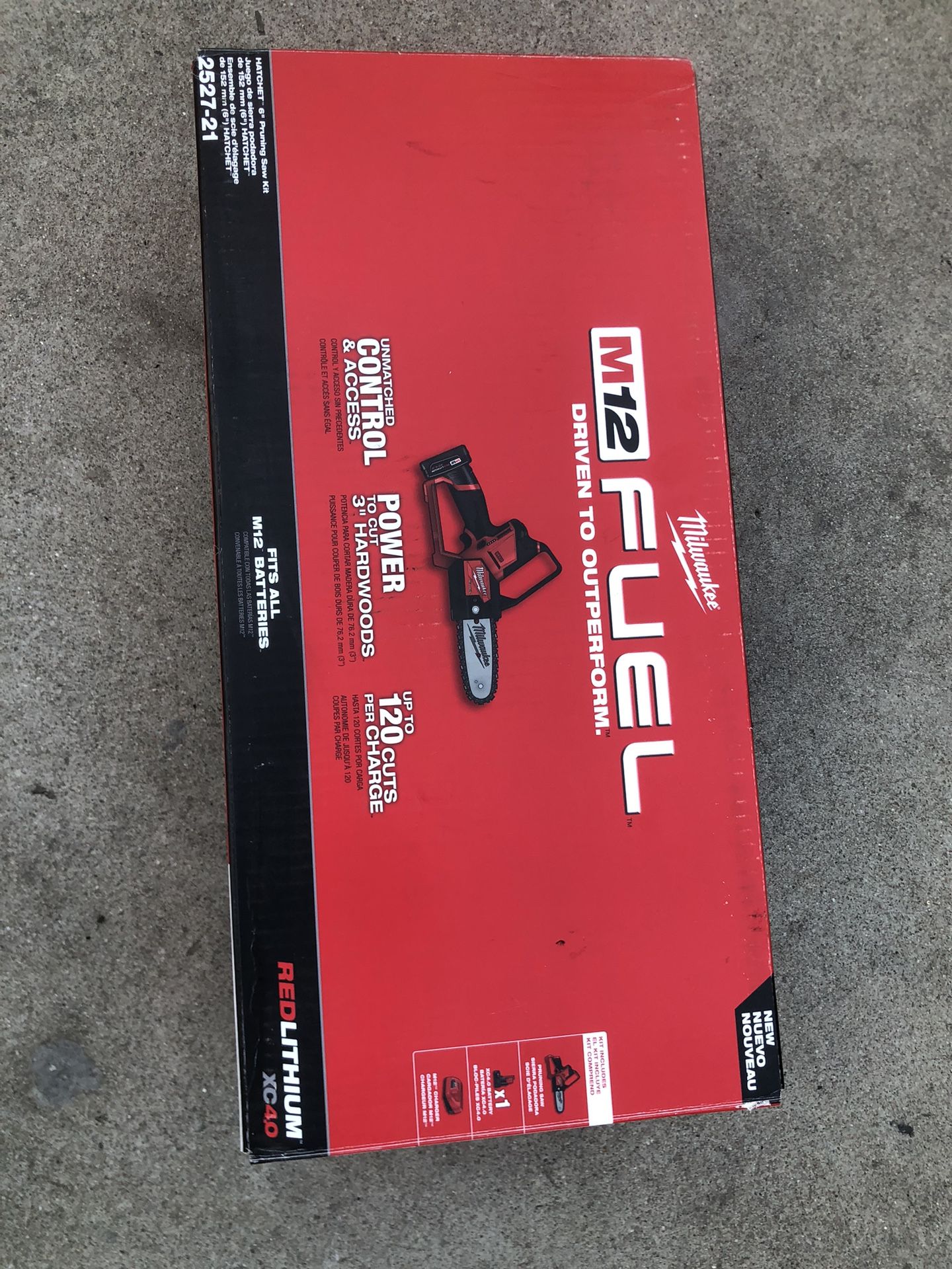 Milwaukee M12 FUEL 12V Lithium Ion Brushless Battery 6 in. HATCHET Pruning Saw Kit with 4.0 Ah Battery and Charger