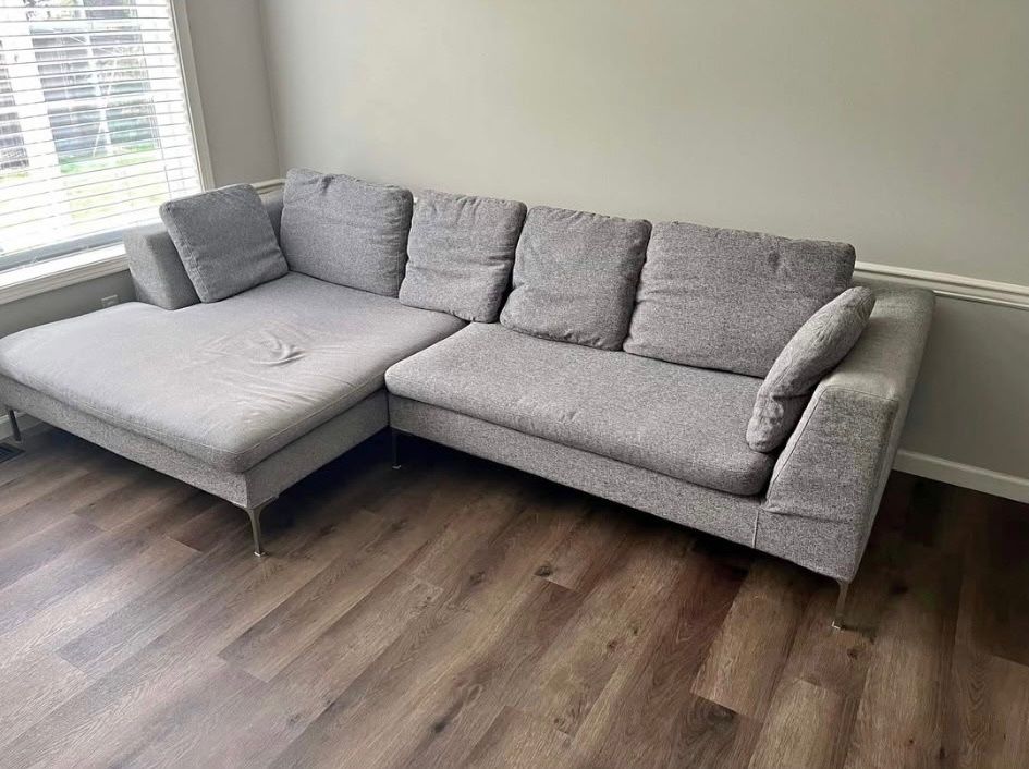Sectional Couch (WE DELIVER)