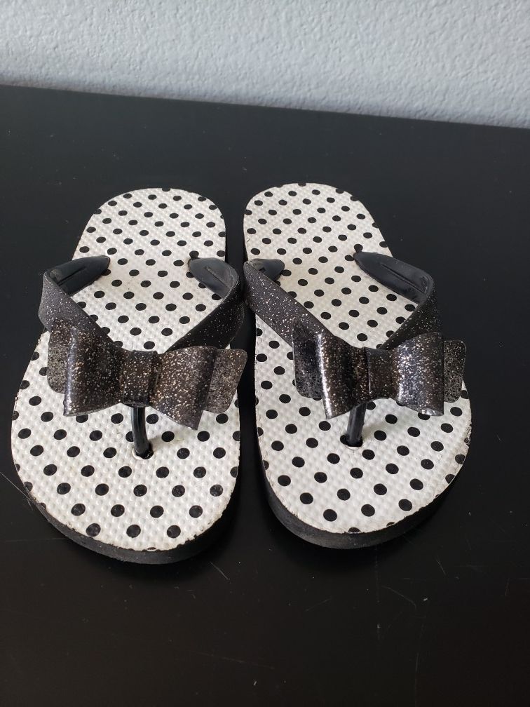 Little girl's sandals size 10