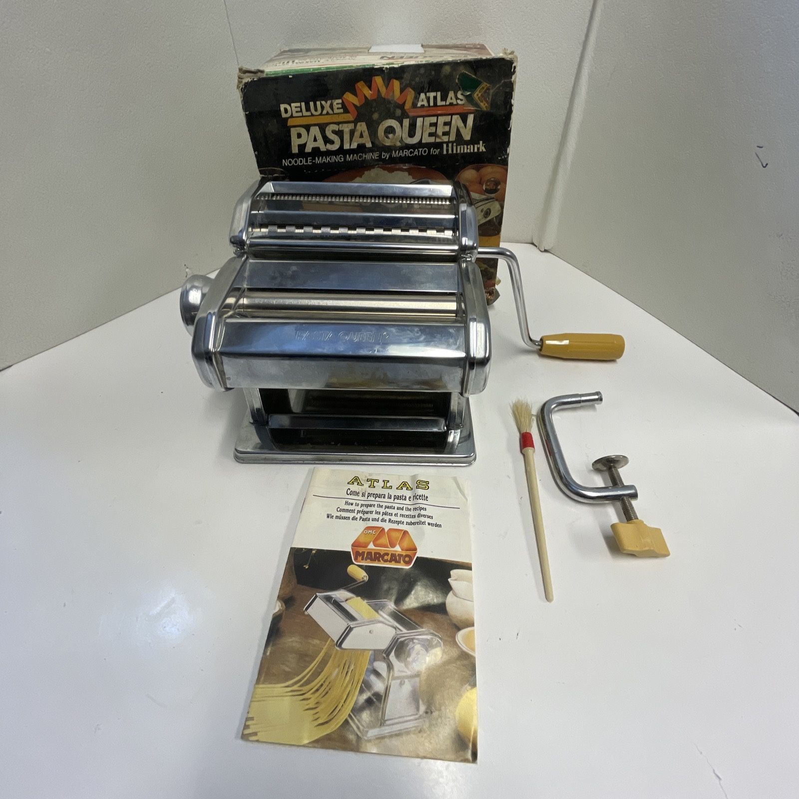 Deluxe Atlas Pasta Queen Noodle Making Machine by Marcato Himark 15-4590