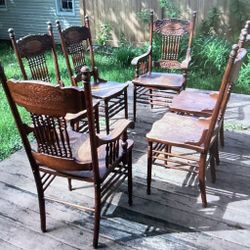 Solid Wood Antique  Table With Lots Of Extension and six Handcarved Chairs  Please check my other listings