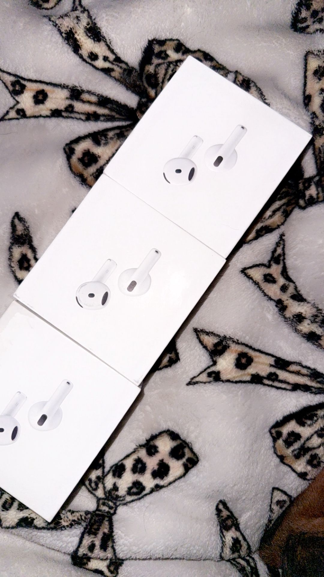 apple airpods 4  with noise cancellation 