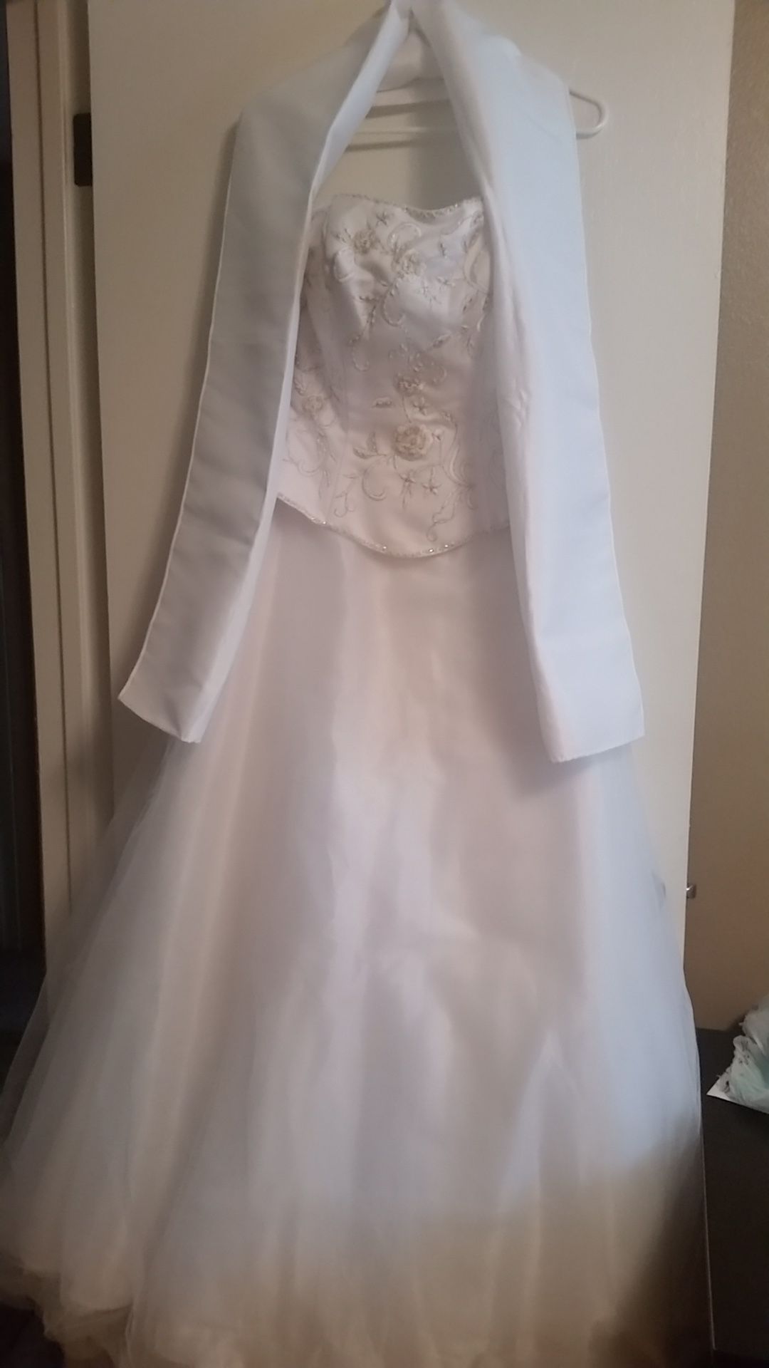 Beautiful Strapless Wedding Dress