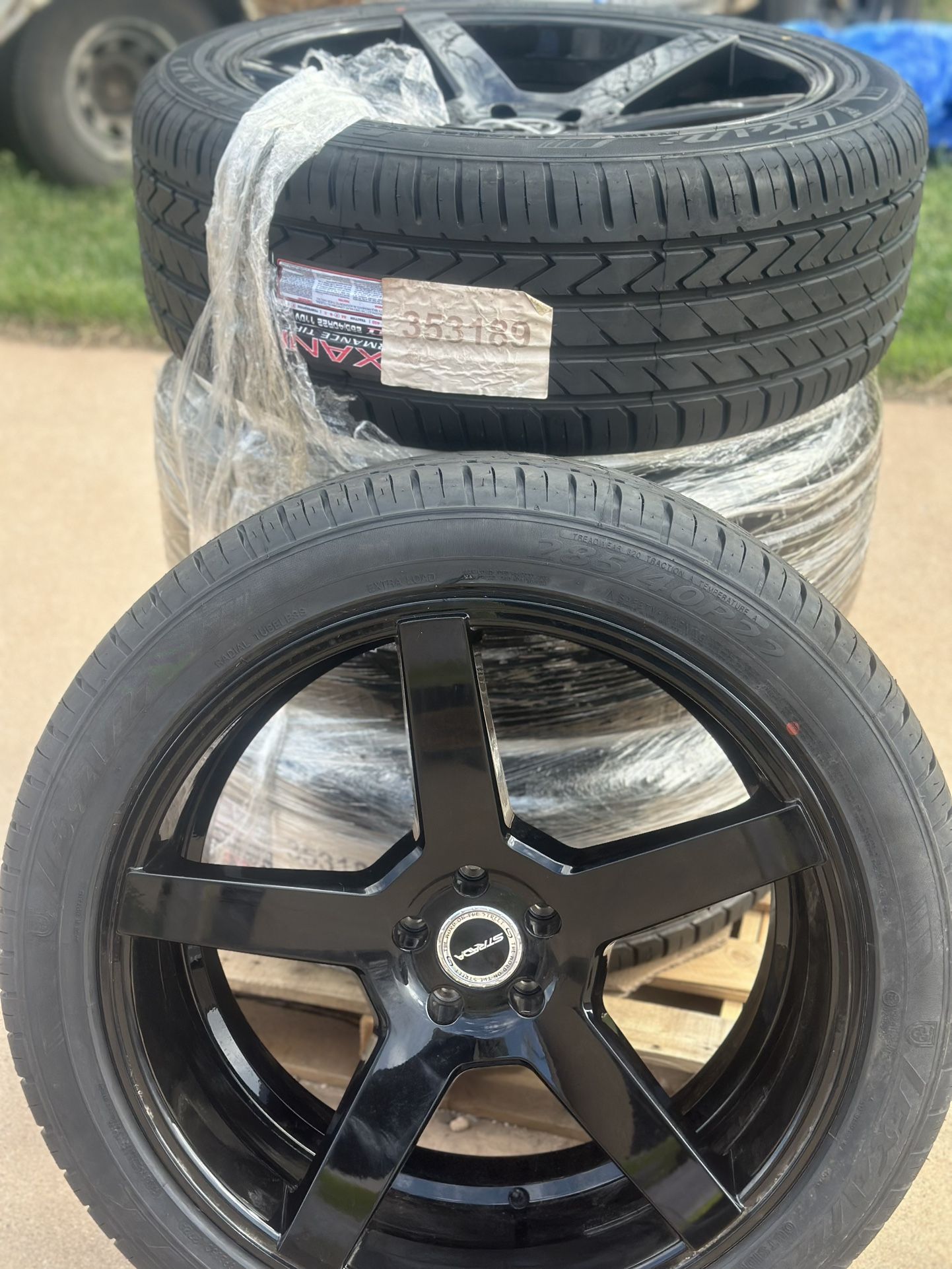 NEW! 22 In Strada Rims And Lexani Tires