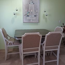 5 Piece Dining Kitchen Table Set. Great Condition