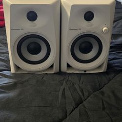 Pioneer Bookshelf Speakers 