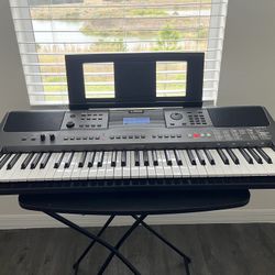 Electronic Keyboard -Yamaha
