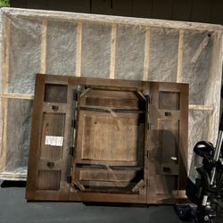 Wooden dining table, disassembled. 
