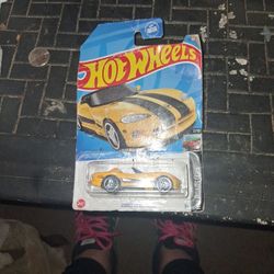 Hot Wheels Yellow DODGE Viper RT/10