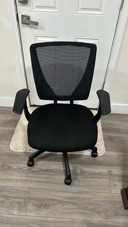 Office chair with adjustable hight