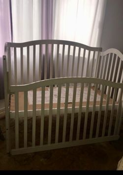 Beautiful clean white crib